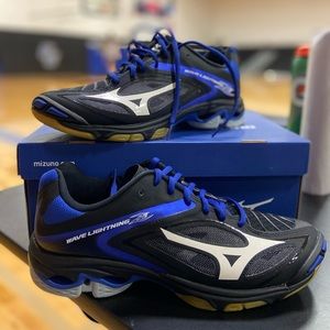 Mizuno Wave Lightning Volleyball Shoe
